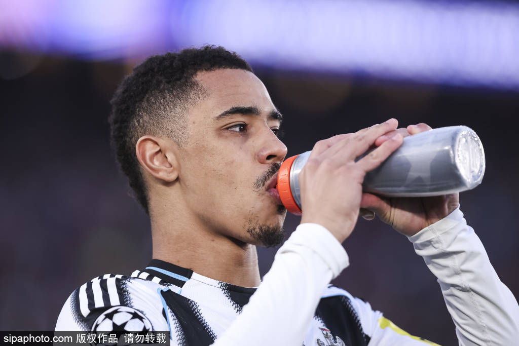 “勒布朗模式”全开!亚马尔用偶像头像点燃巴塞罗那欧冠翻盘希望